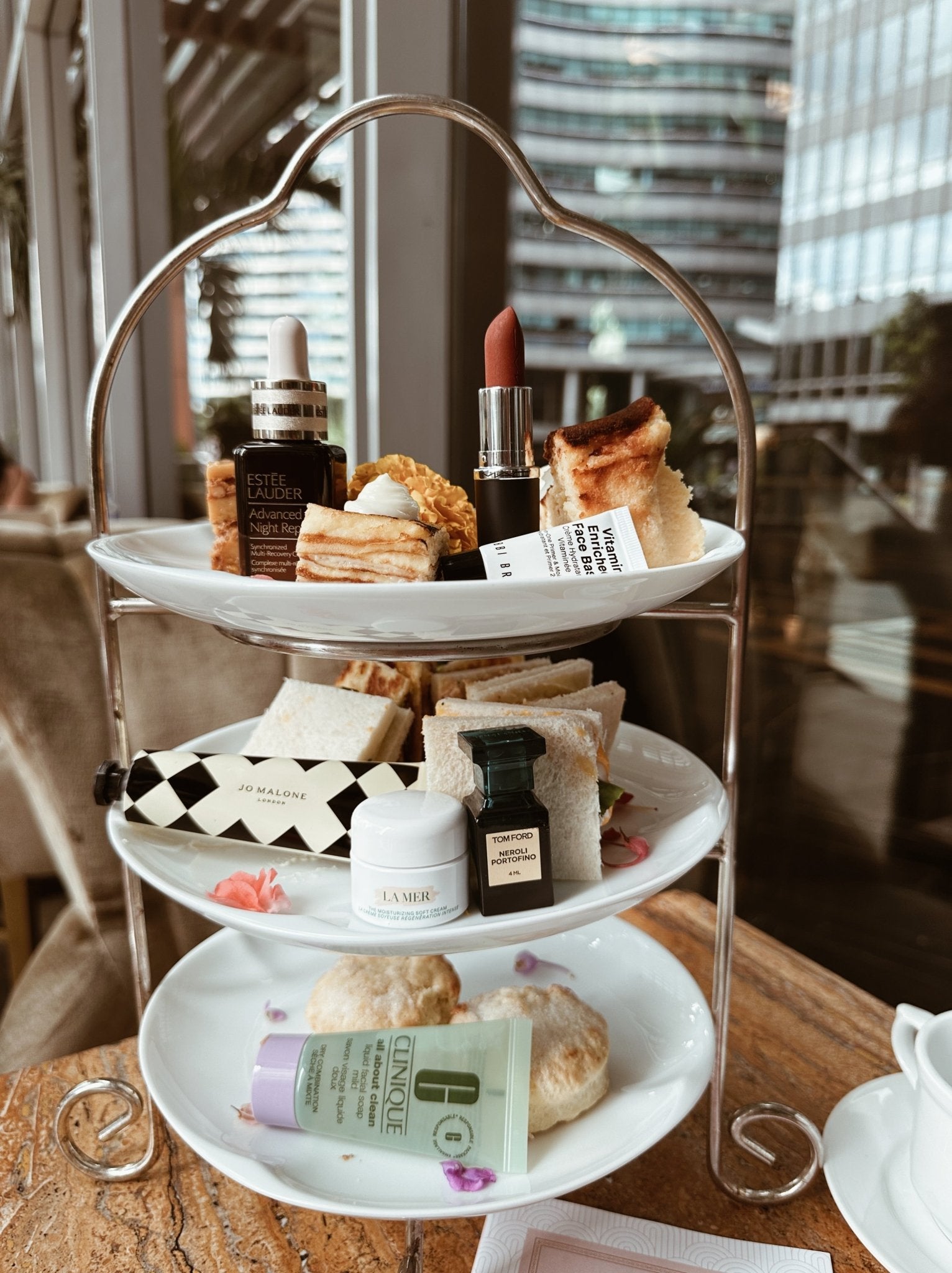 The Beauty Edit Box Vol. 17